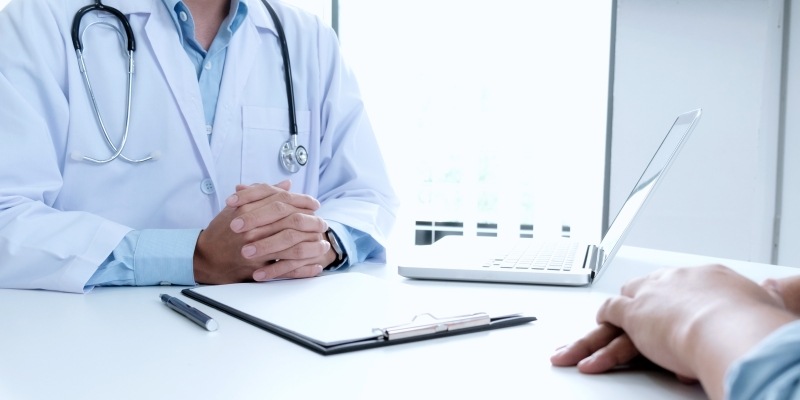 Ärztliche Aufklärungspflicht: Worüber müssen Patienten informiert werden?