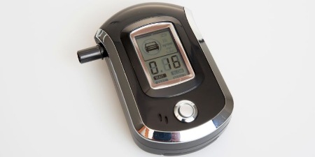 Alkoholtester im Auto – In Frankreich Pflicht?