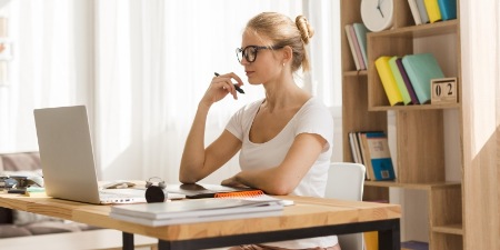 Scheinselbständigkeit: Freie Mitarbeit oder angestellt beschäftigt? 