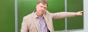 Lehrer verweist des Klassenzimmers