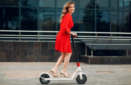 Was müssen E-Scooter-Fahrer im Straßenverkehr beachten?