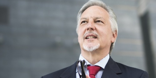 Rechtsanwalt lächelt