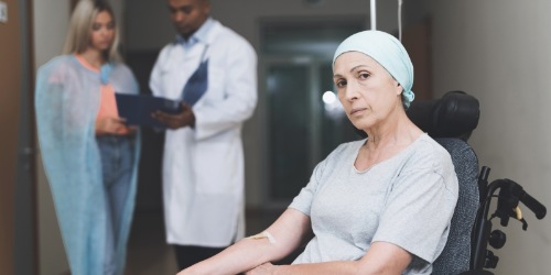 Frau mit Krebsleiden in der Onkologie