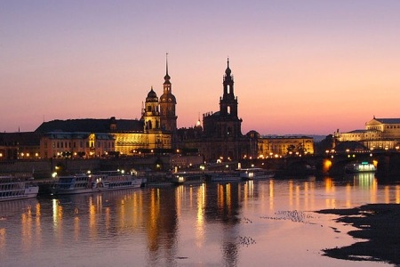 Dresden Abendliche Elbe am Terrassenufer