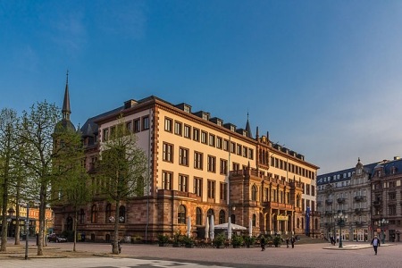 Neues Rathaus am Wiesbadener Schlossplatz
