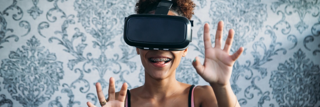 Mädchen mit virtual Reality Brille