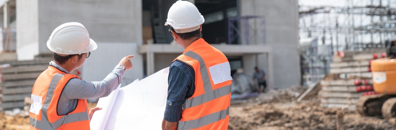 Bauingenieure auf der Baustelle