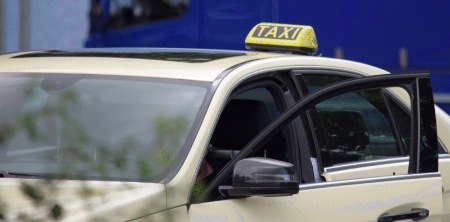 Wer zahlt die Reinigung des Taxis bei Übelkeit?