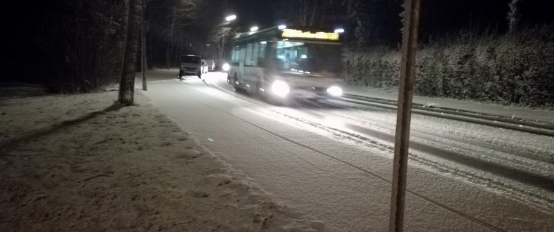 Verspätung wegen Schnee und Eis: Was droht Arbeitnehmern?