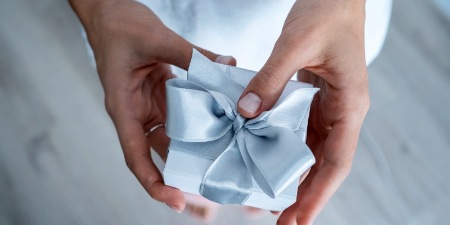 Welche Geschenke dürfen Arbeitnehmer von Kunden annehmen?